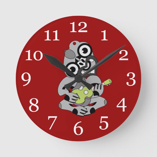Hei Tiki playing ukelele Round Clock (Front)