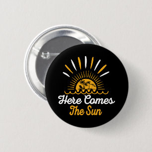 Here Comes The Sun 6 Cm Round Badge