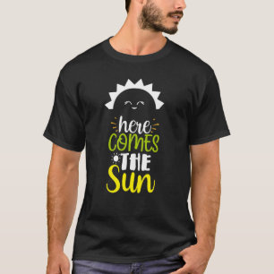 Here Comes the Sun Sunshine Sunny Days Outdoors Fu T-Shirt