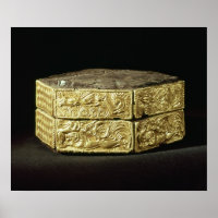 Hexagonal pyxis decorated with animals