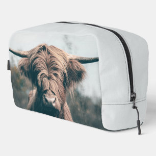 Highland cow portrait dopp kit