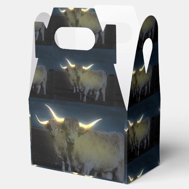 Highland Cows Glowing In The Dark, Favor Box (Opened)