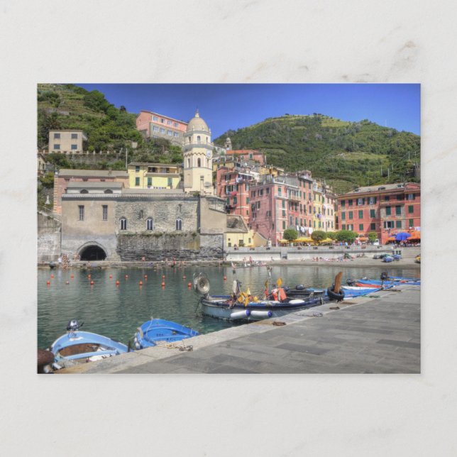 Hillside town of Vernazza, Cinque Terre, Liguria Postcard (Front)
