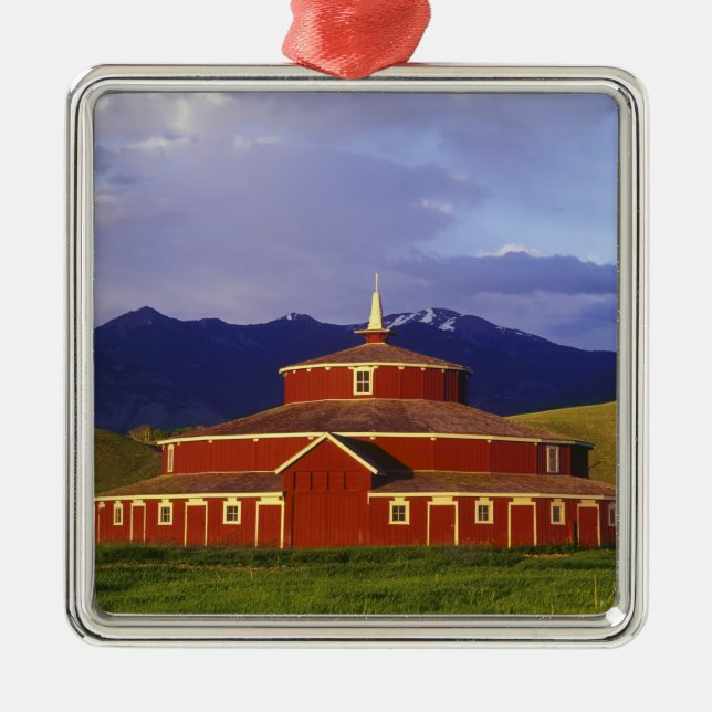 Historic Round Barn at Twin Bridges Montana Metal Tree Decoration (Front)