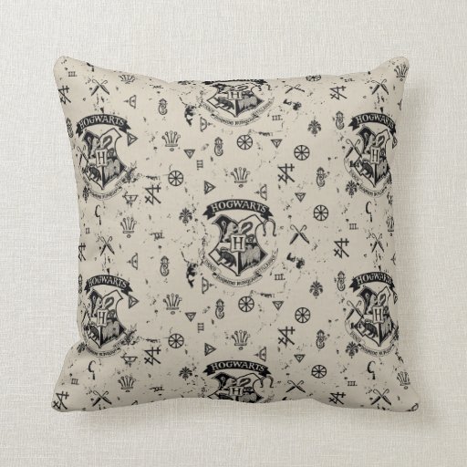 Image of HOGWARTS(tm) Beige Pattern Cushion