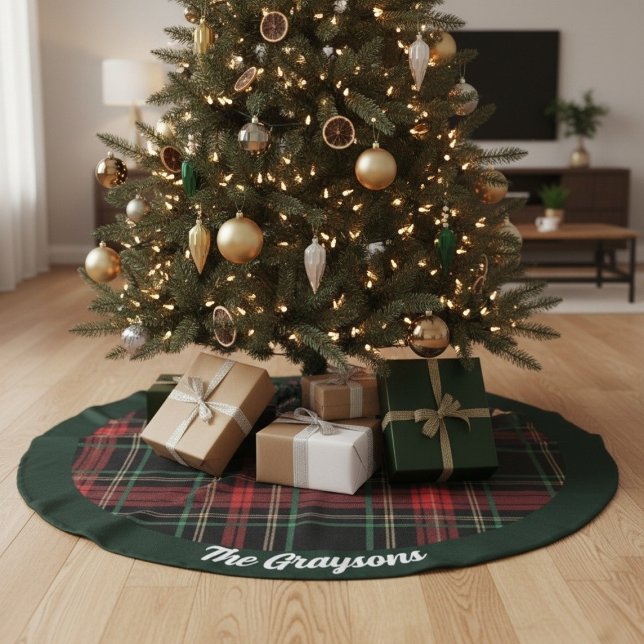 Holiday Plaid Personalized Christmas Tree Skirt (Holiday Plaid Personalized Christmas Tree Skirt)
