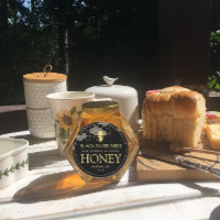 Honeycomb & Bee Raw Honey Label Black