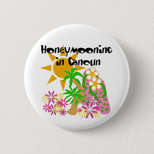 Honeymooning in Cancun 6 Cm Round Badge