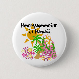 Honeymooning in Hawaii 6 Cm Round Badge