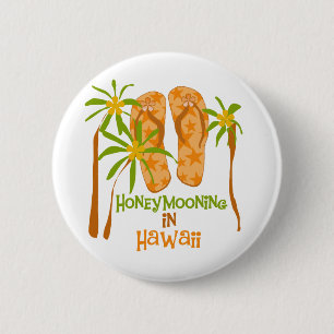 Honeymooning in Hawaii 6 Cm Round Badge