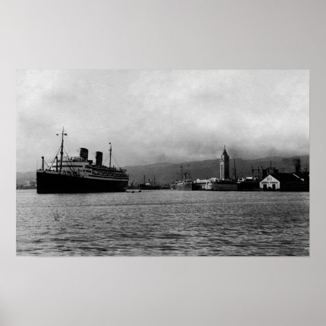 Honolulu, Hawaii - View of Honolulu Poster (Front)