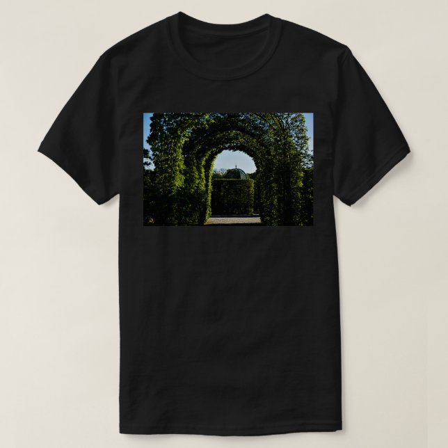 Hornbeam arch and pavilion in the Herrenhausen Gar T-Shirt (Design Front)