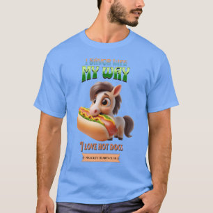 horse eating a big hot dog funny T-Shirt