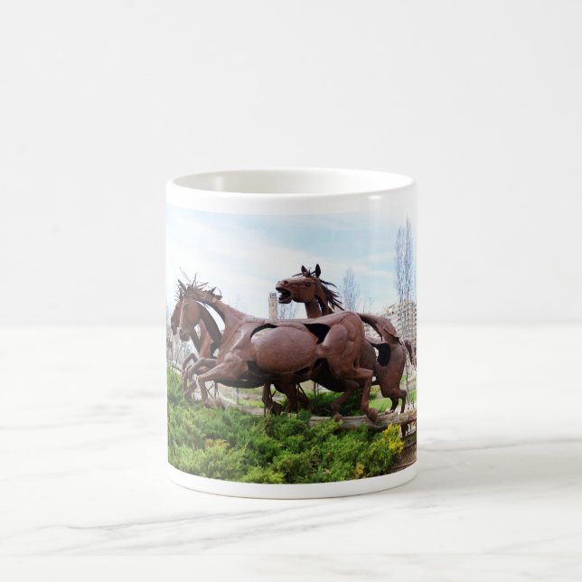 Horses statue coffee mug (Center)
