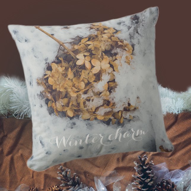 Hortensia flower on the snow cushion (Creator Uploaded)