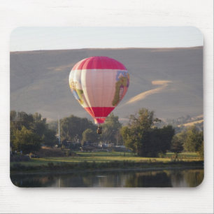 Hot air balloon over the Yakima River Mouse Mat