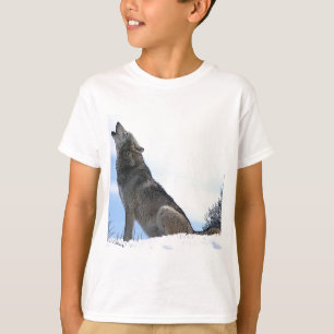 Howling Wolf in Snow T-Shirt