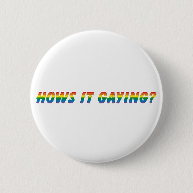 hows it gaying 6 cm round badge (Front)