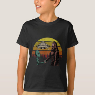 Hunting Alien And Bigfoot Sasquatch  T-Shirt