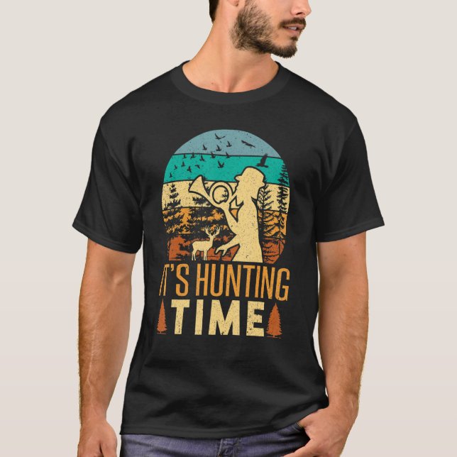 Hunting horn with forest dog paw felt hat hunting  T-Shirt (Front)