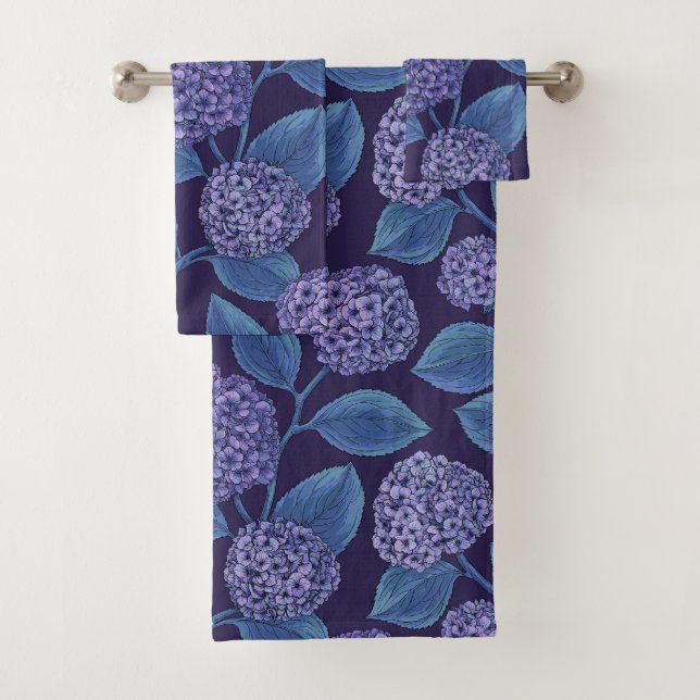 Hydrangea in violet and blue bath towel set (Insitu)