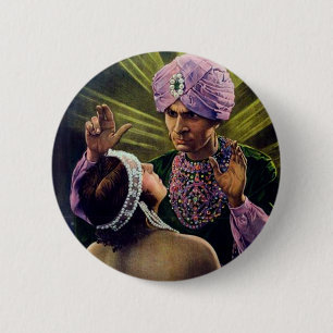 Hypnotist hypnotises young woman...vintage! 6 cm round badge