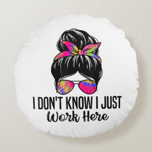 I Don't Know I Just Work Here Funny Sarcasm Quotes Round Cushion