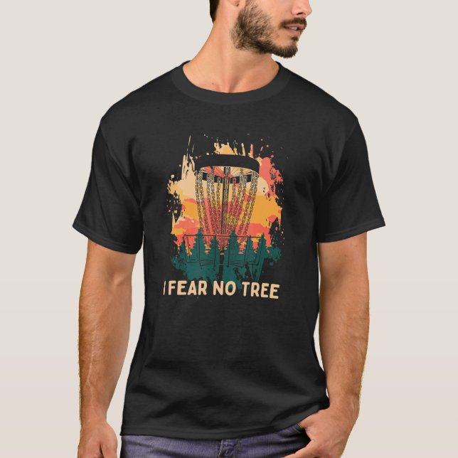 I Fear No Tree  Disc Golf Humour Golfer Pun Player T-Shirt (Front)