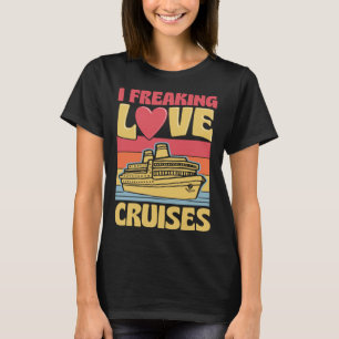 I Freaking Love Cruises Retro Vintage Style Heart T-Shirt