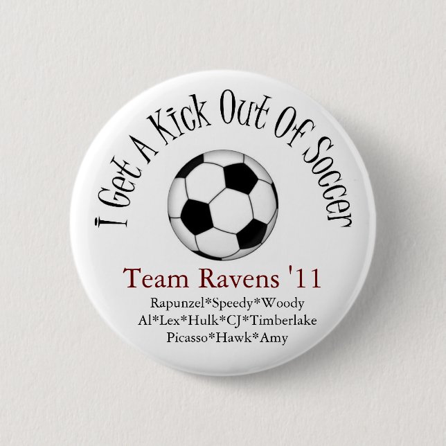 i get a kick out of soccer 6 cm round badge (Front)