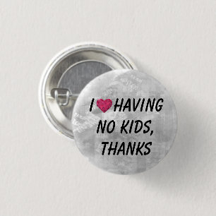 I heart having no kids, thanks! 3 cm round badge