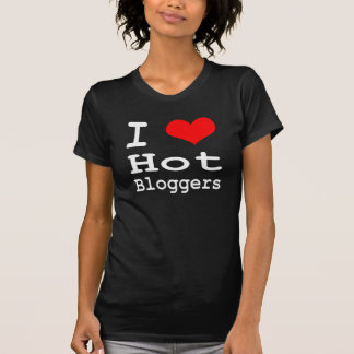 i heart hot bloggers (black) T-Shirt