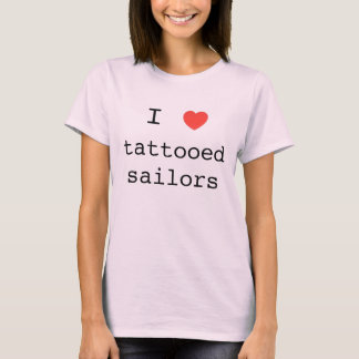 I heart tattooed sailors. T-Shirt