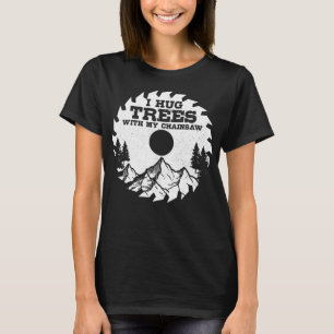 I Hug Trees With My Chainsaw Funny Lumberjack Logg T-Shirt