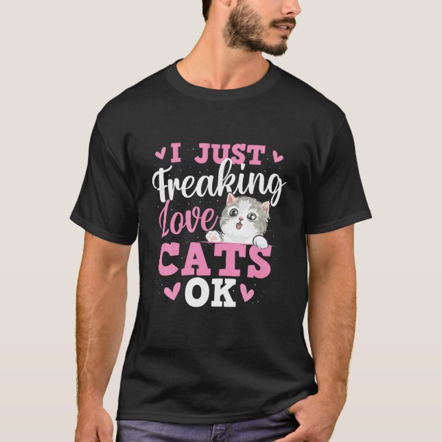 I Just Freaking Love Cats Pets Veterinarian Animal T-Shirt (Front)