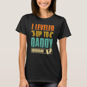 I Leveled Up To Daddy 2023 Soon To Be Dad Promoted T-Shirt