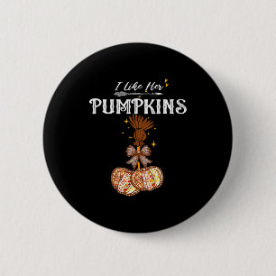 I Like Her Pumpkins She Likes My Broomstick Couple 6 Cm Round Badge