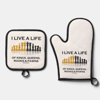I Live A Life Of Kings, Queens, Rooks & Pawns Oven Mitt & Pot Holder Set