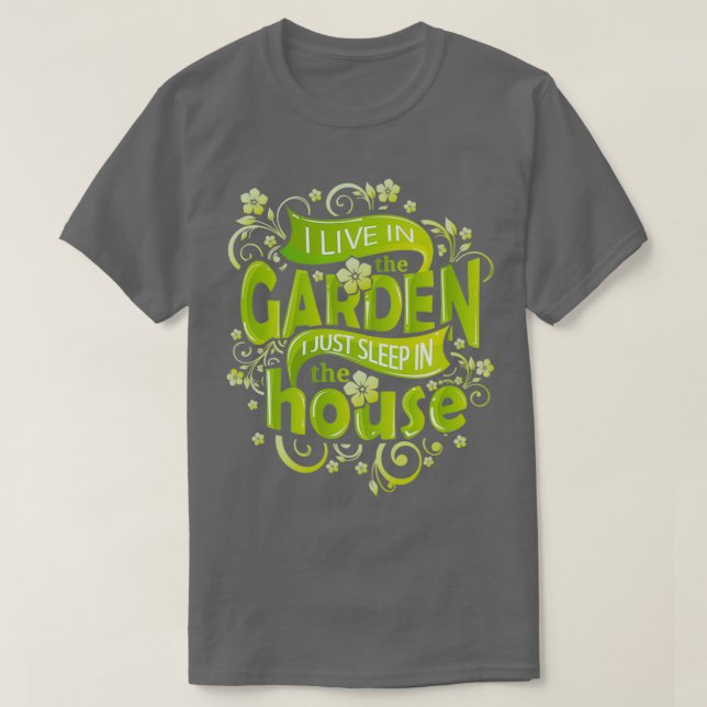 I Live In The Garden I Just Sleep In The House  (2 T-Shirt (Design Front)