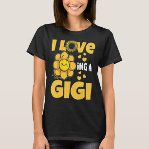 I Love Being A Gigi Sunflower Bee   Grandma T-Shirt