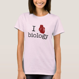 I love biology - with an anatomical heart! T-Shirt