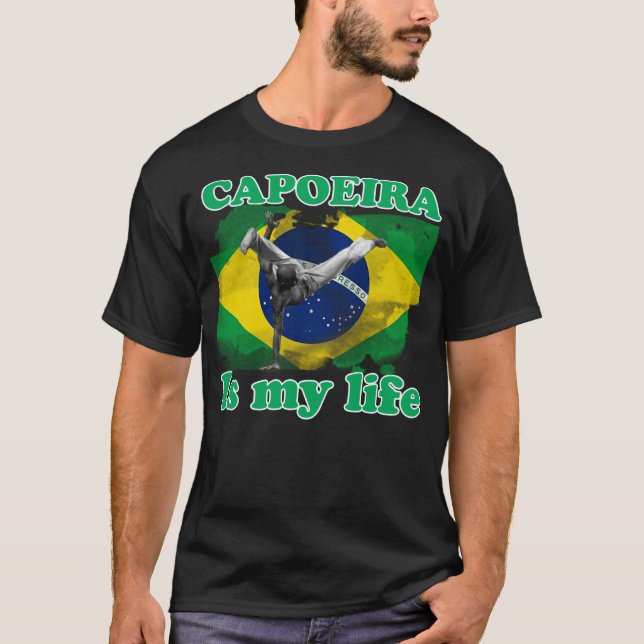 I love capoeira. T-Shirt (Front)
