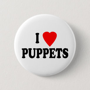 I LOVE (HEART) PUPPETS 6 CM ROUND BADGE