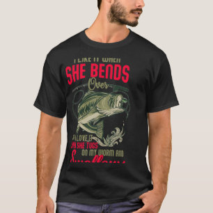 I love it when she bends over fun fishing T-Shirt