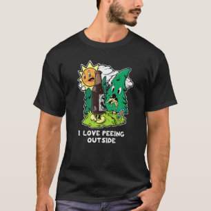 I Love Peeing Outside Retro Funny Camping Drinking T-Shirt