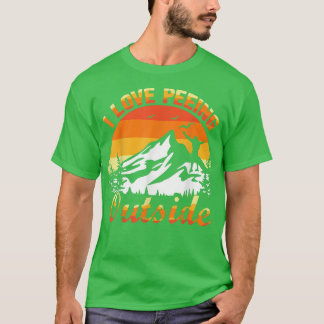 I Love Peeing Outside Retro Vintage Mountain Campi T-Shirt