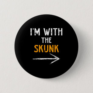 I’m With The Skunk Funny Halloween Matching Couple 6 Cm Round Badge