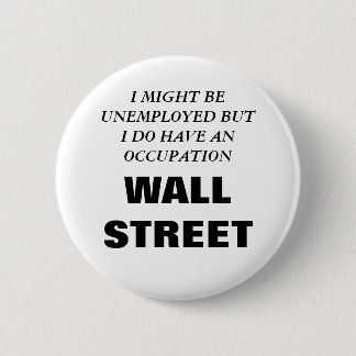 I MIGHT BE UNEMPLOYED BUT... 6 CM ROUND BADGE