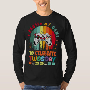 I Paused My Game To Celebrate Twosday 2022 2 22 22 T-Shirt