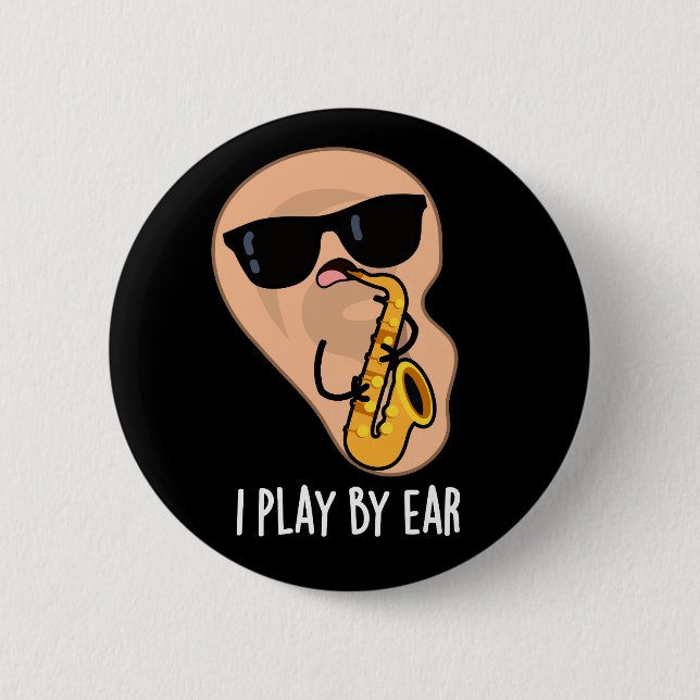 I Play By Ear Funny Saxophone Pun Dark BG 6 Cm Round Badge (Front)